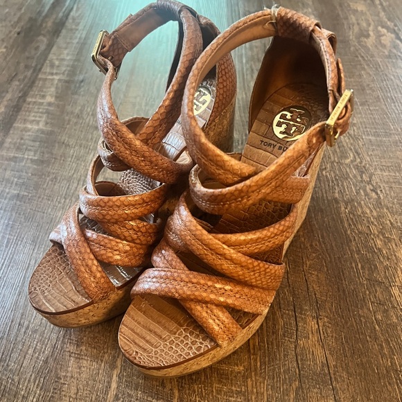 Tory Burch Jeanine Snake Print Leather Wedge Size 8 1/2 - Picture 2 of 16